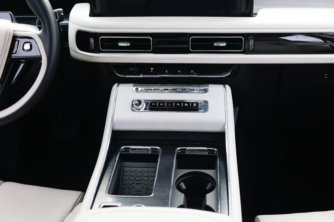 Thumbnail: 2025 Lincoln Aviator - 22