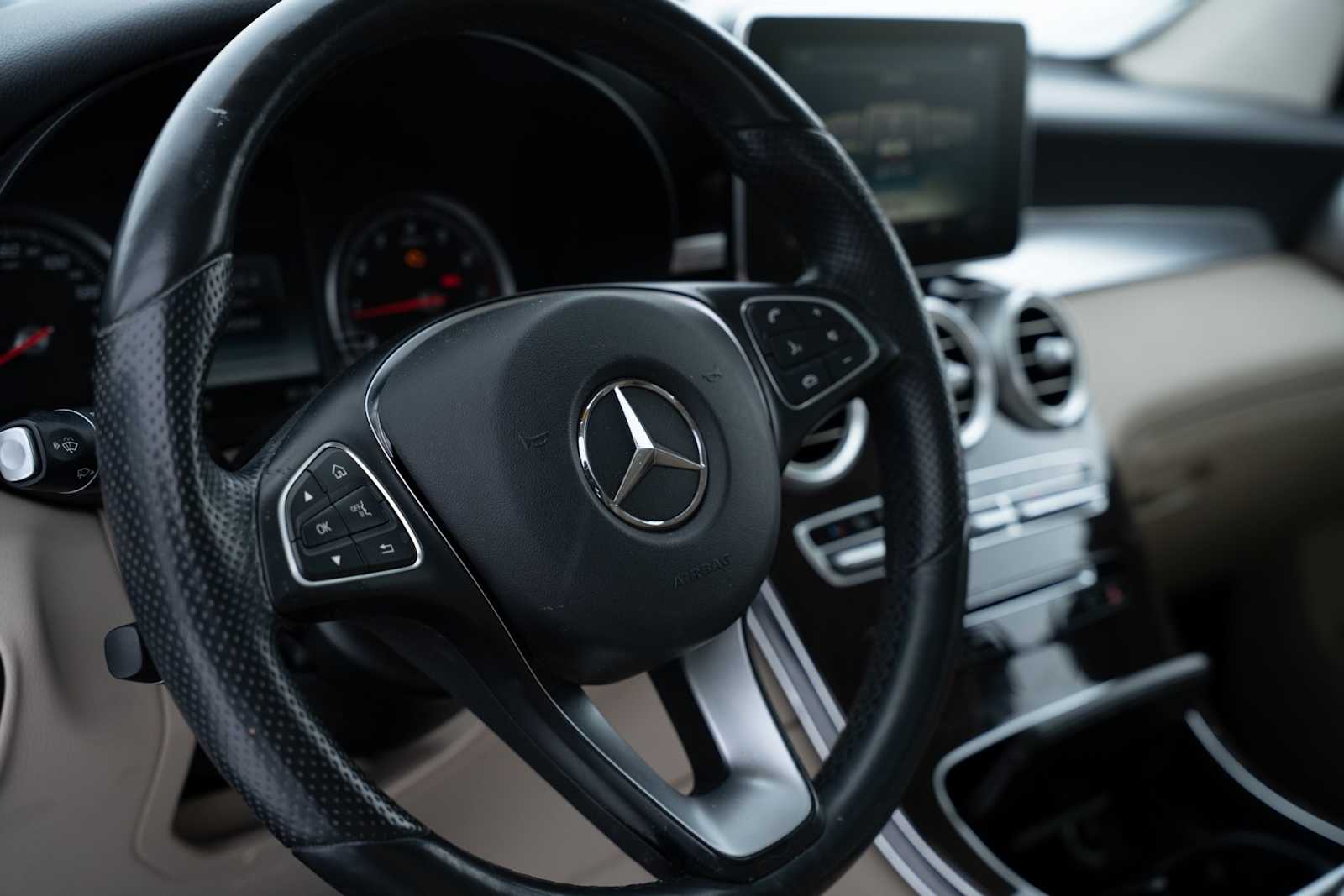 Thumbnail: 2016 Mercedes-Benz GLC - 25