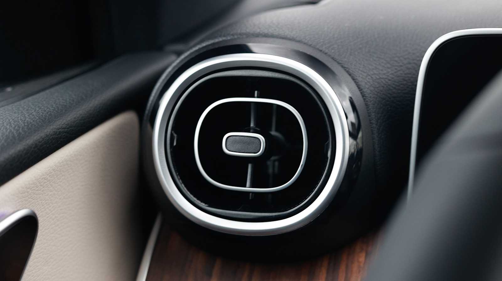 Thumbnail: 2026 Mercedes-Benz GLC - 28