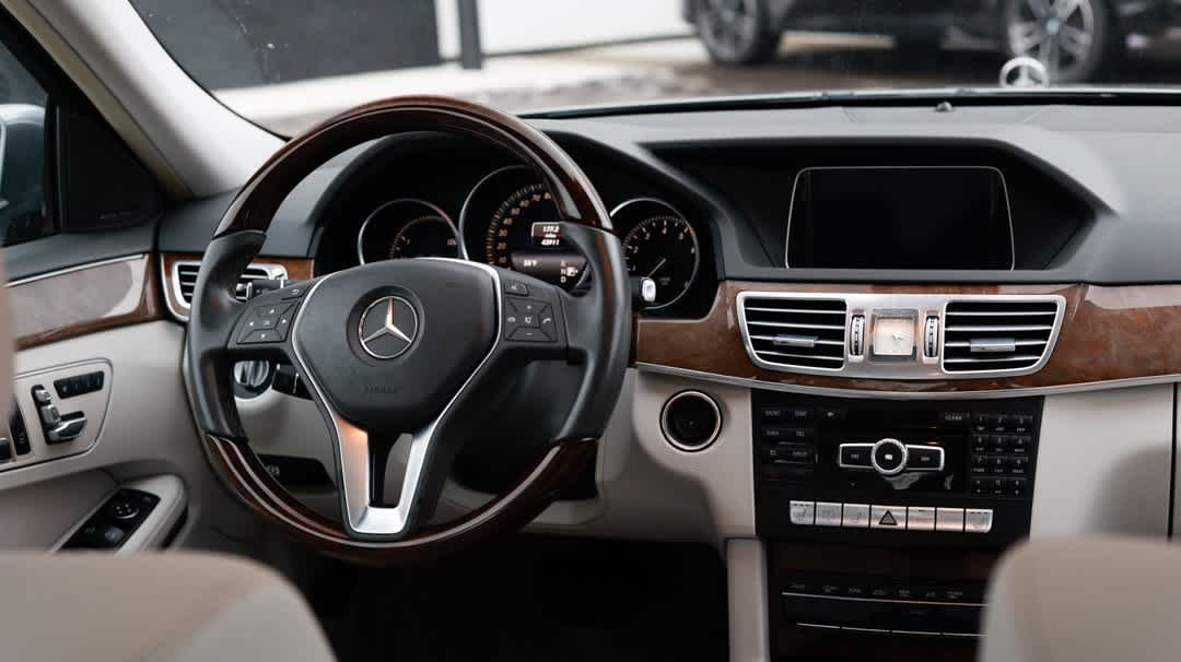 Thumbnail: 2014 Mercedes-Benz E-Class - 15