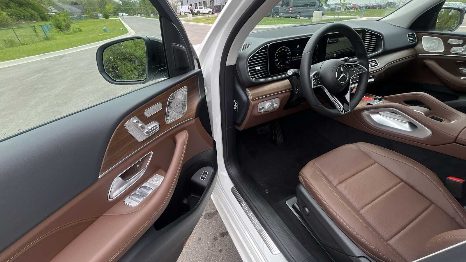 Thumbnail: 2026 Mercedes-Benz GLE - 16