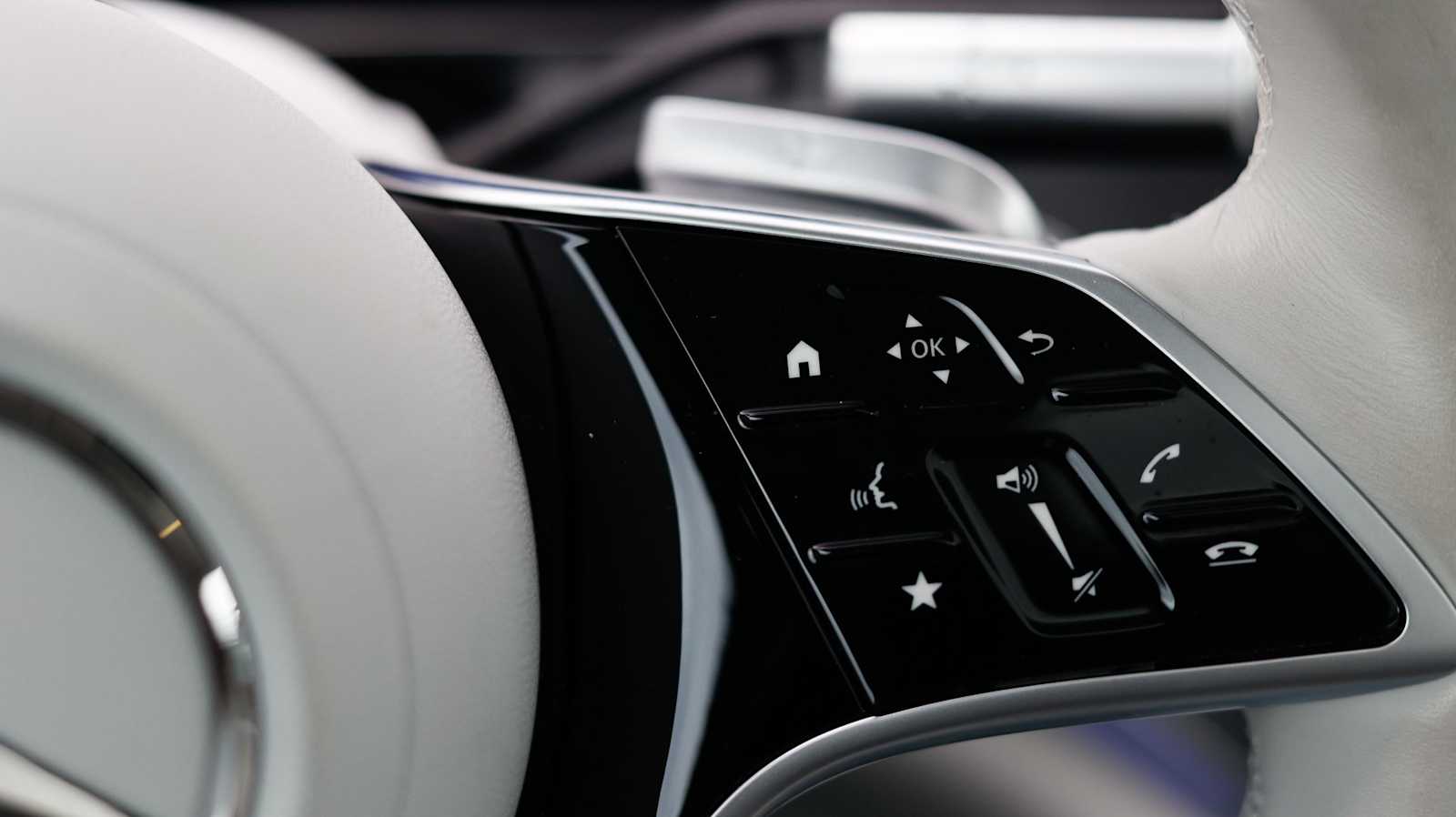 Thumbnail: 2023 Mercedes-Benz EQS - 36