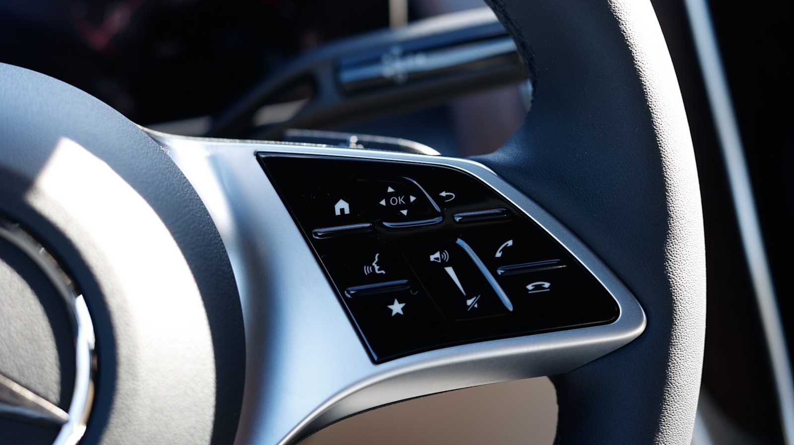 Thumbnail: 2026 Mercedes-Benz GLC - 26