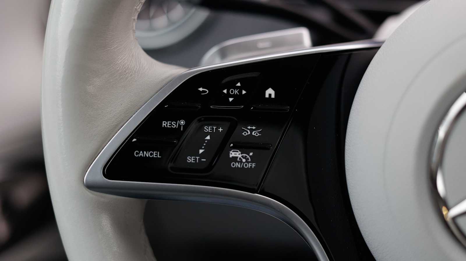 Thumbnail: 2023 Mercedes-Benz EQS - 35