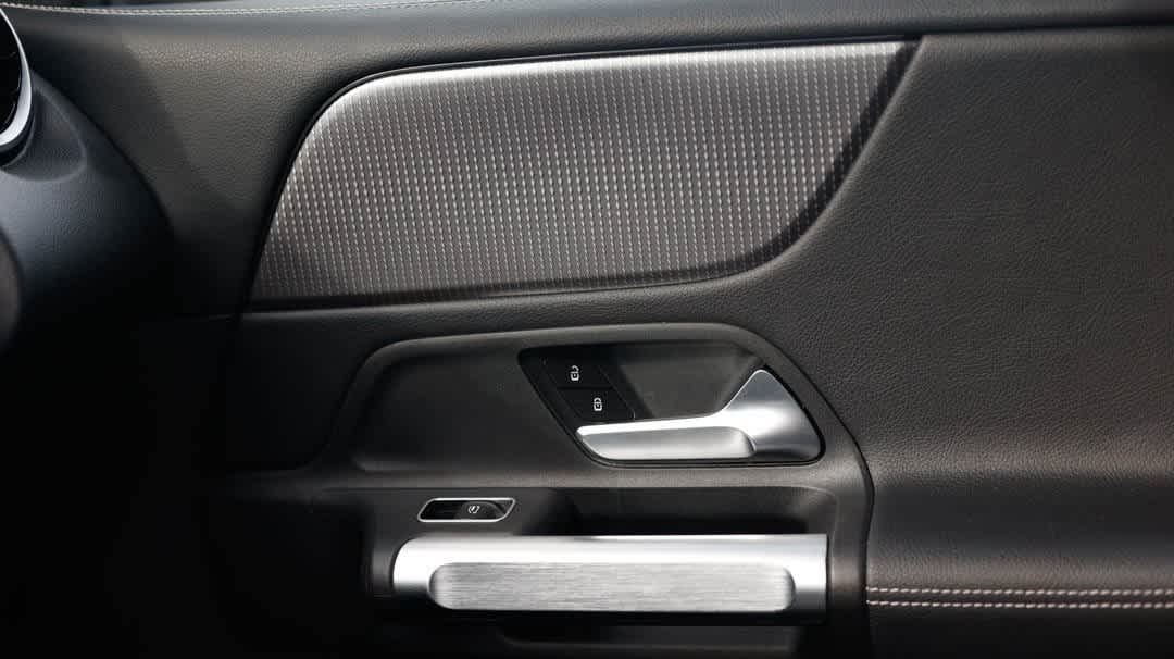 Thumbnail: 2022 Mercedes-Benz GLB - 33