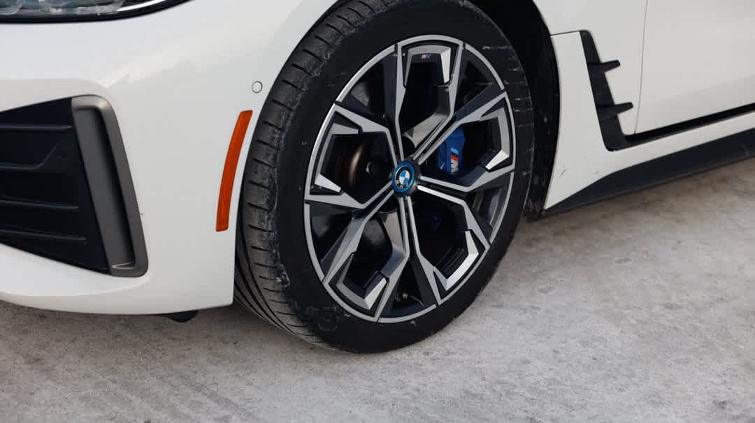 Thumbnail: 2022 BMW i4 - 11