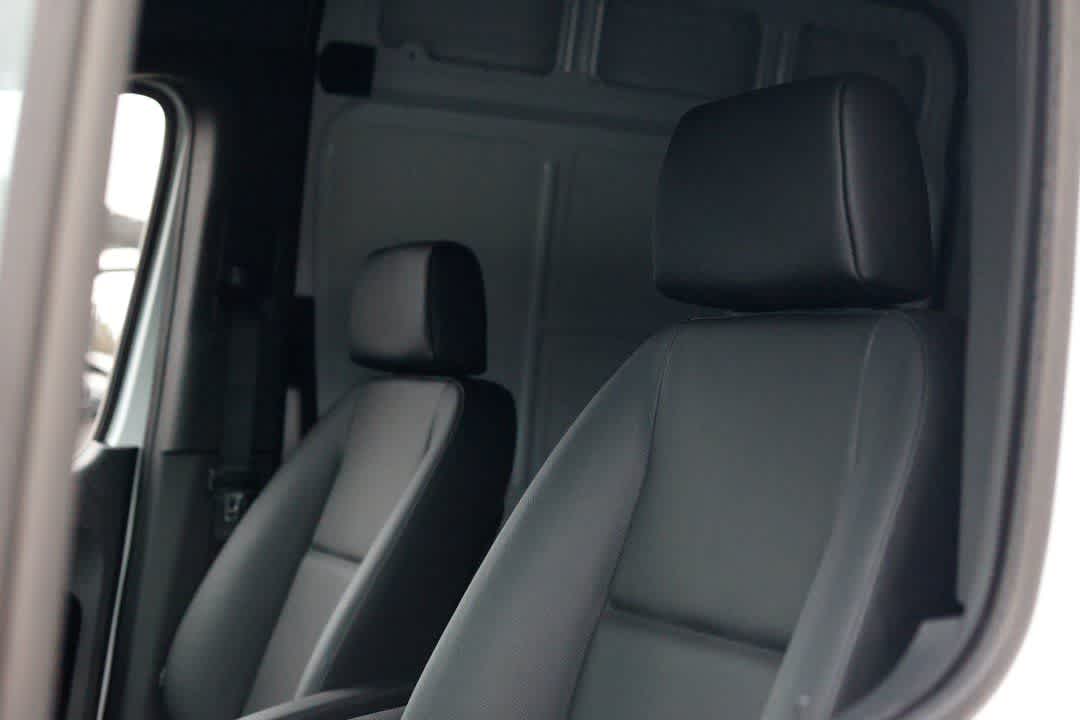 Thumbnail: 2025 Mercedes-Benz Sprinter - 18