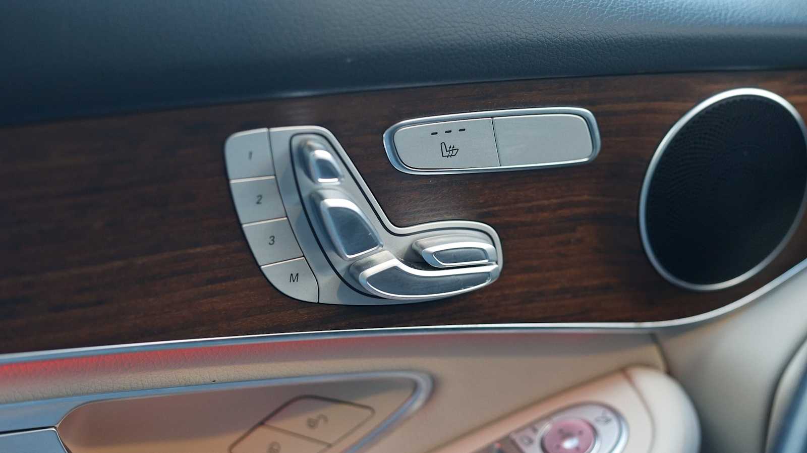 Thumbnail: 2022 Mercedes-Benz GLC - 26