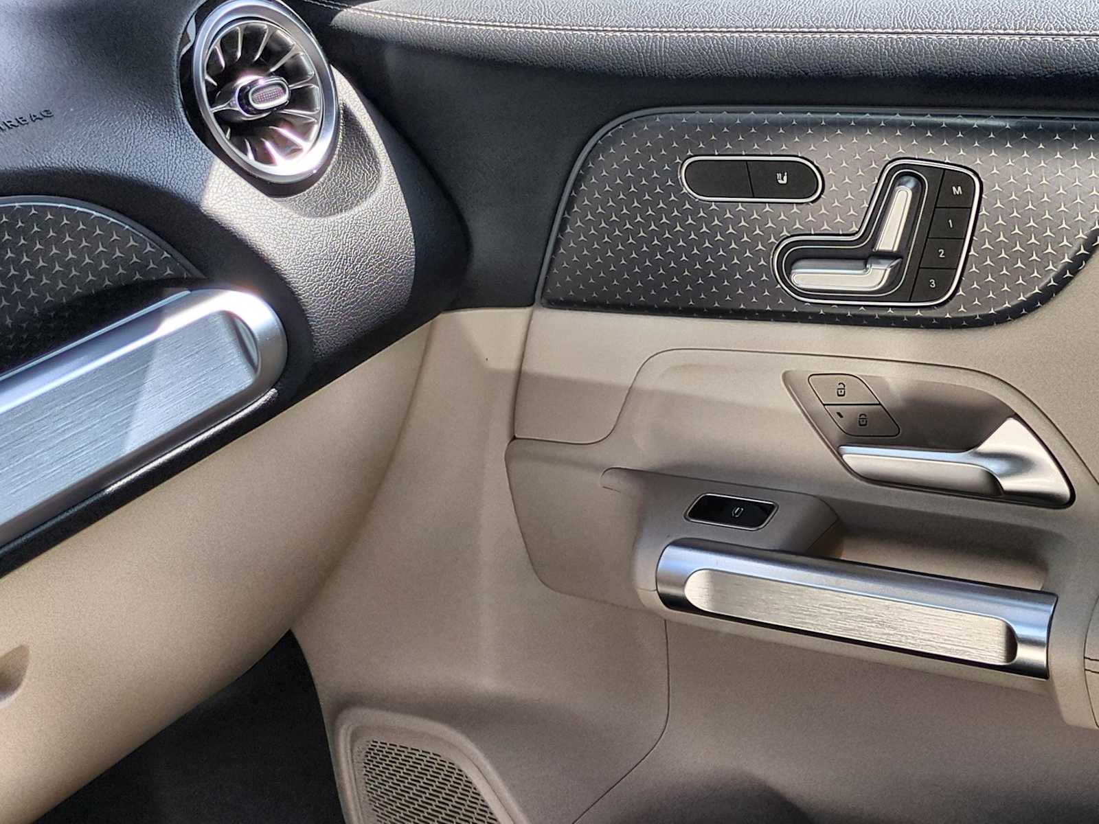 Thumbnail: 2025 Mercedes-Benz GLB - 29