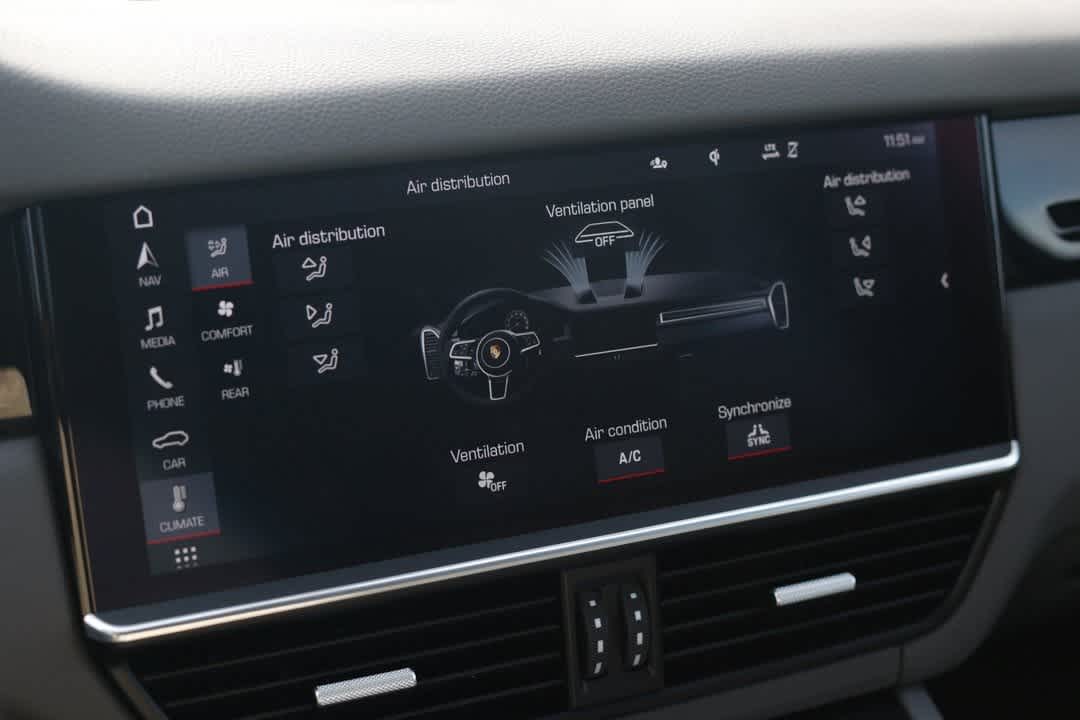 Thumbnail: 2020 Porsche Cayenne - 20