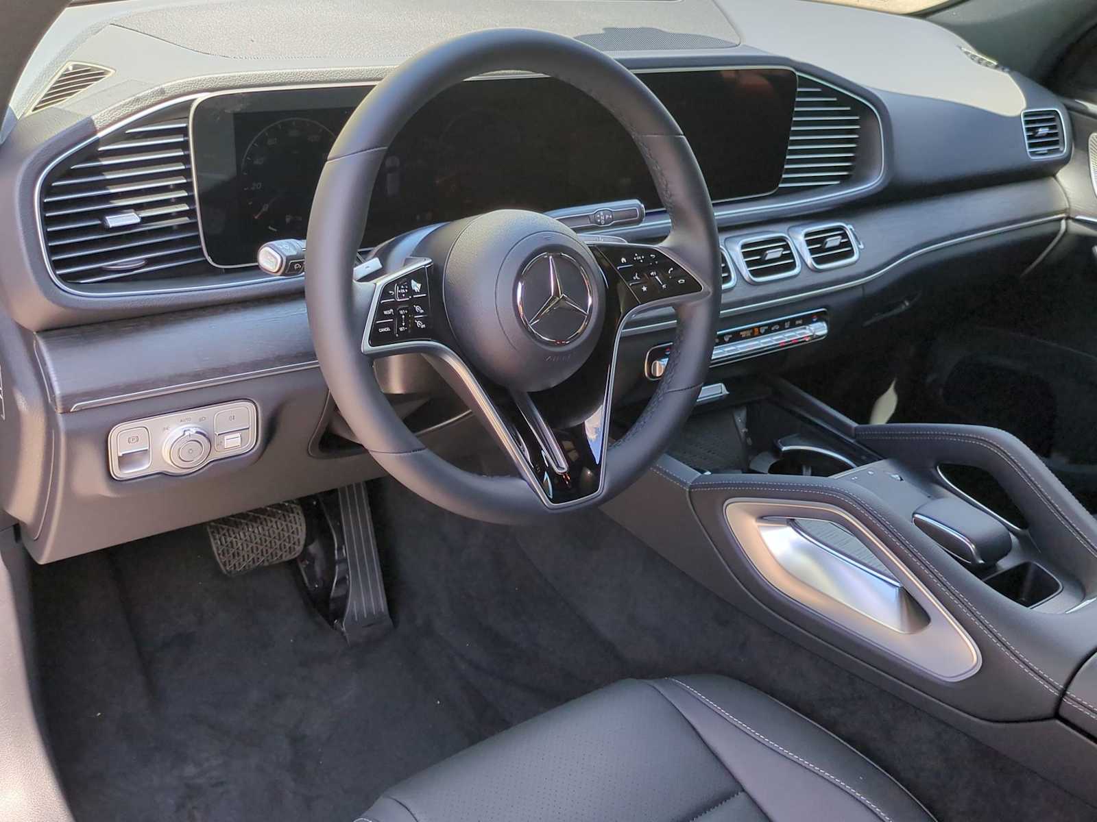 Thumbnail: 2026 Mercedes-Benz GLE - 10