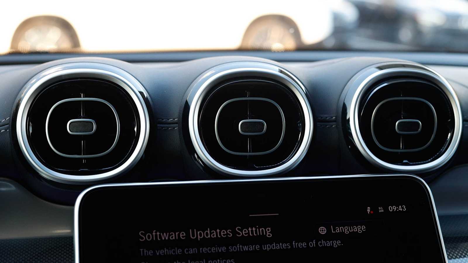 Thumbnail: 2026 Mercedes-Benz GLC - 16