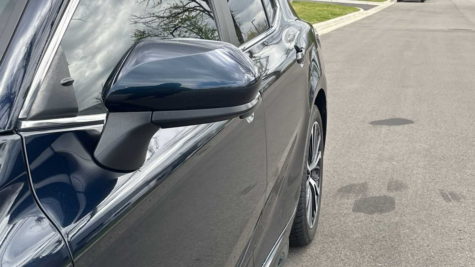 Thumbnail: 2020 Toyota Camry - 17
