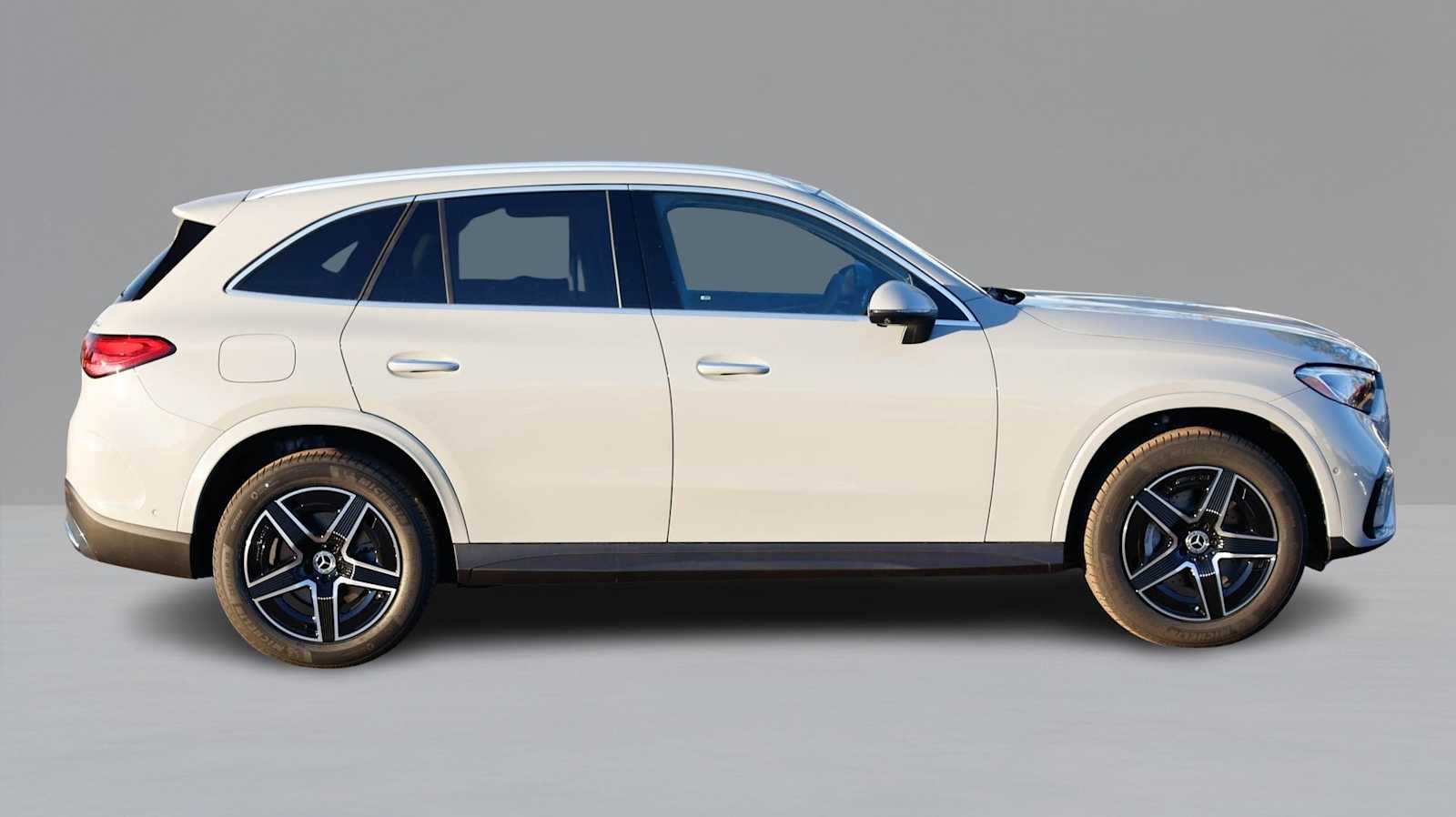 2026 Mercedes Benz GLC 300 4MATIC photo 4