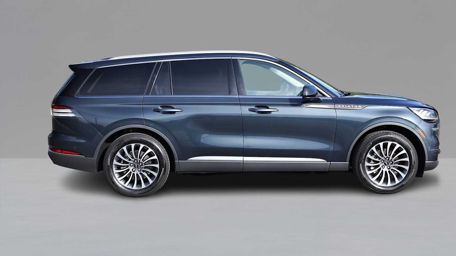 2022 Lincoln Aviator Reserve photo 3