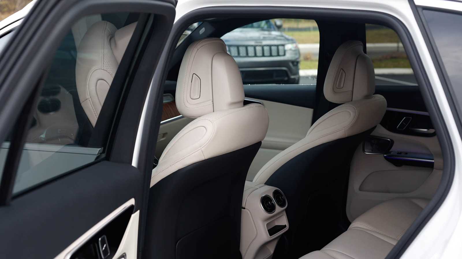 Thumbnail: 2026 Mercedes-Benz GLC - 24