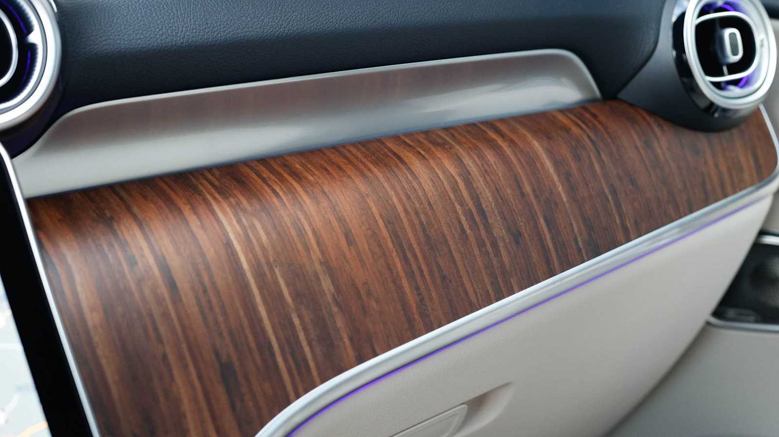 Thumbnail: 2026 Mercedes-Benz GLC - 23