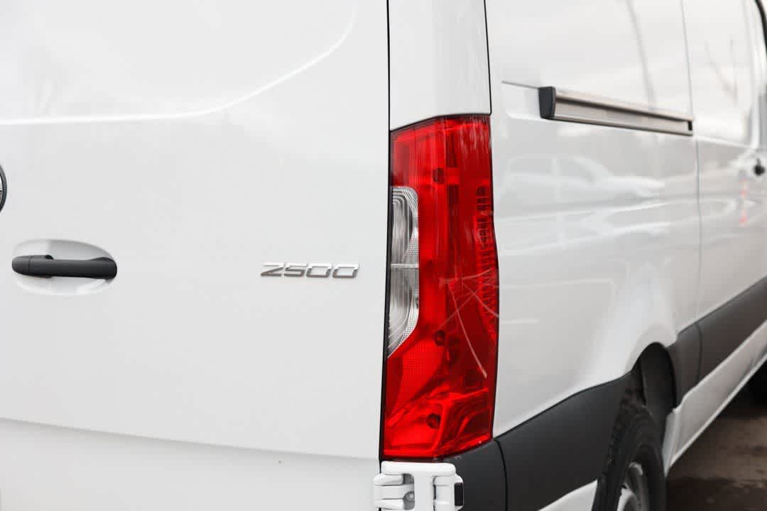 Thumbnail: 2025 Mercedes-Benz Sprinter - 36