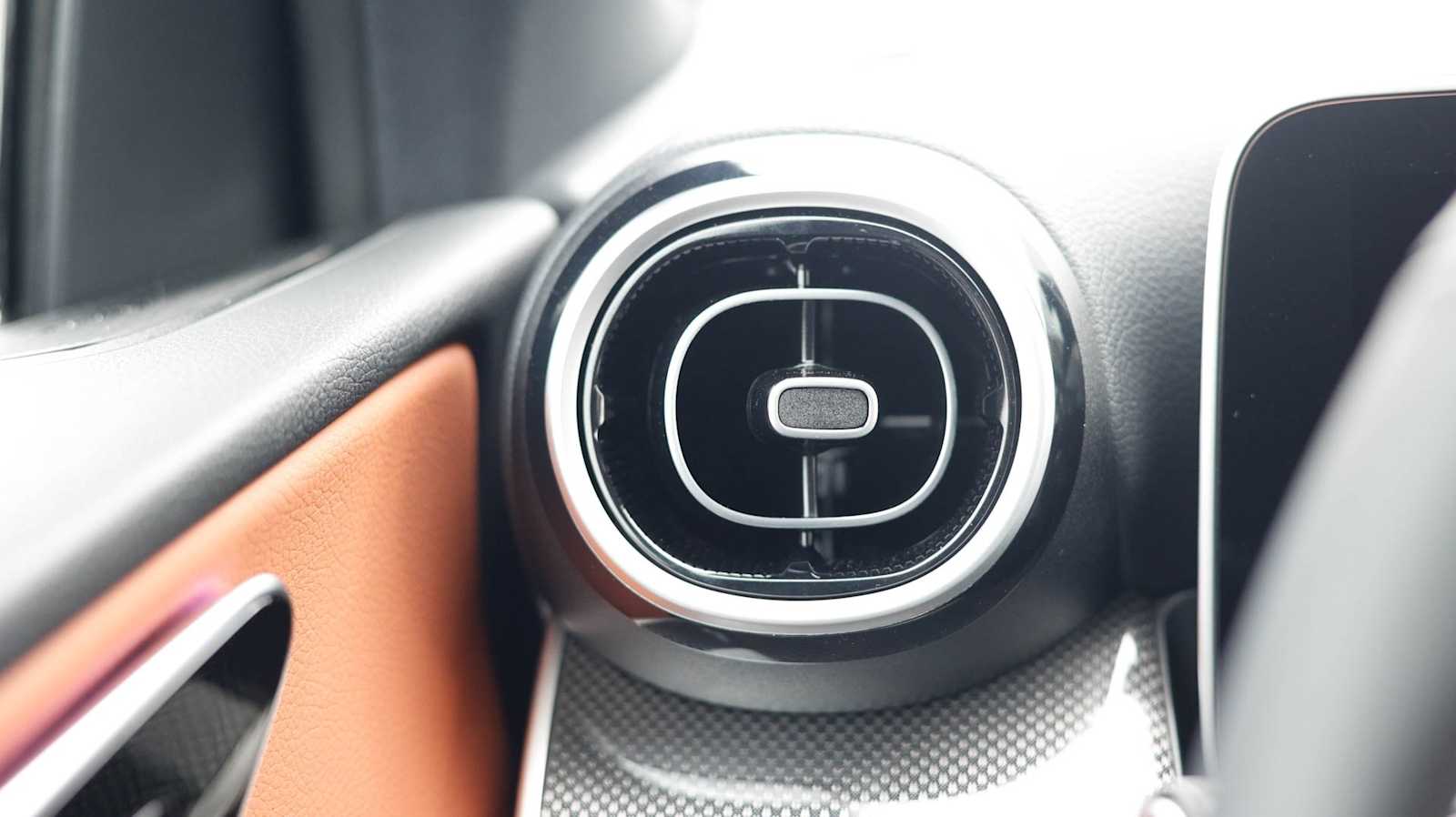 Thumbnail: 2026 Mercedes-Benz GLC - 25