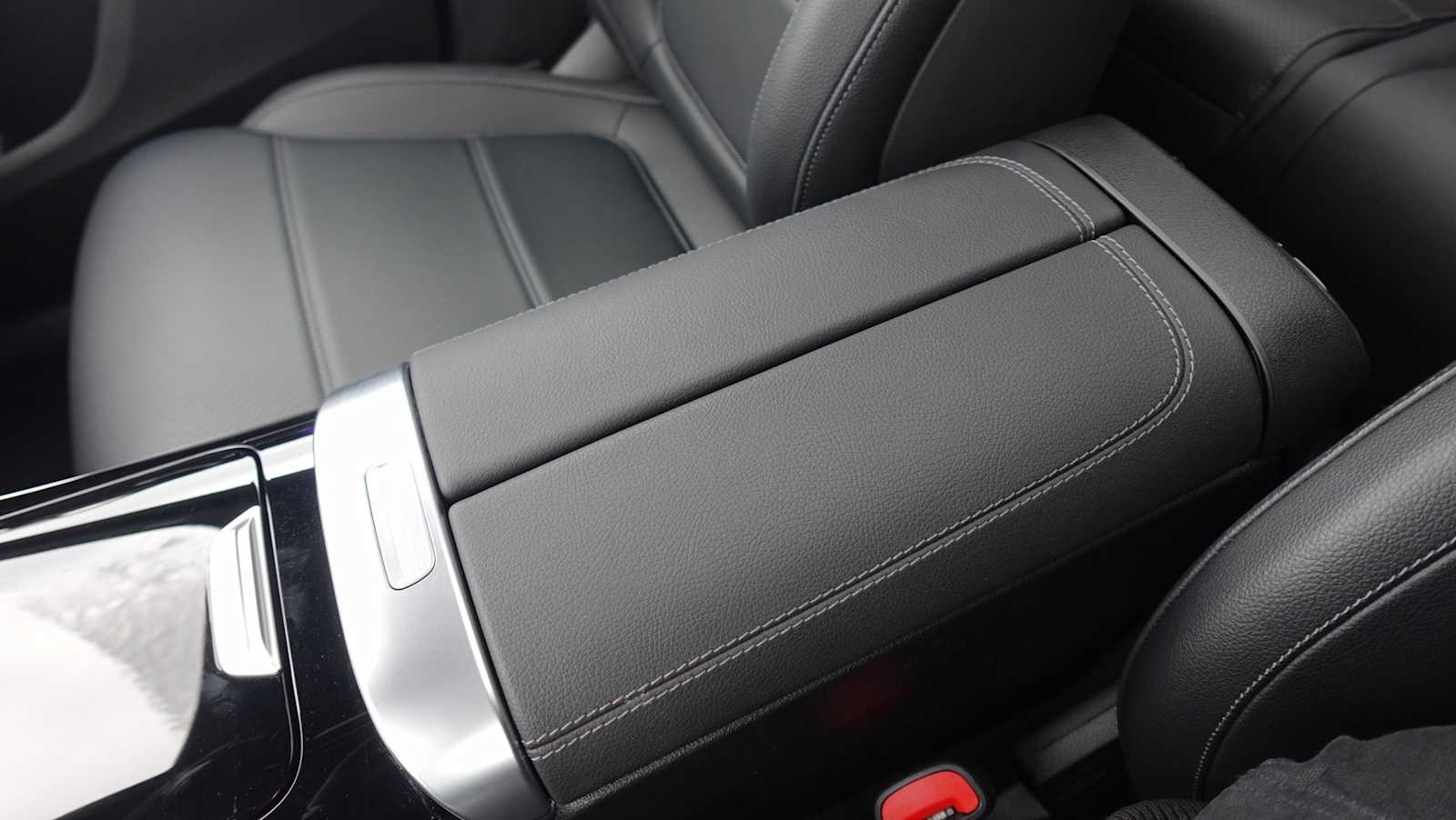 Thumbnail: 2025 Mercedes-Benz GLC - 36