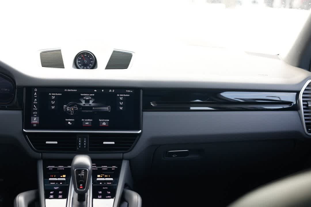 Thumbnail: 2020 Porsche Cayenne - 12