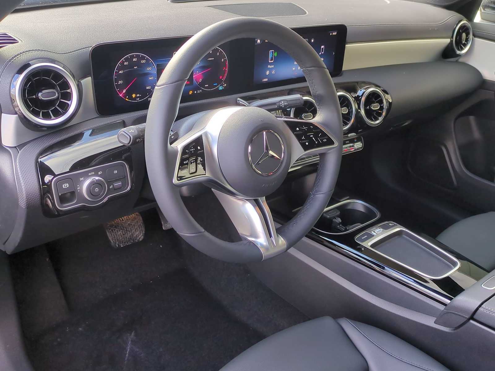 Thumbnail: 2025 Mercedes-Benz CLA - 10