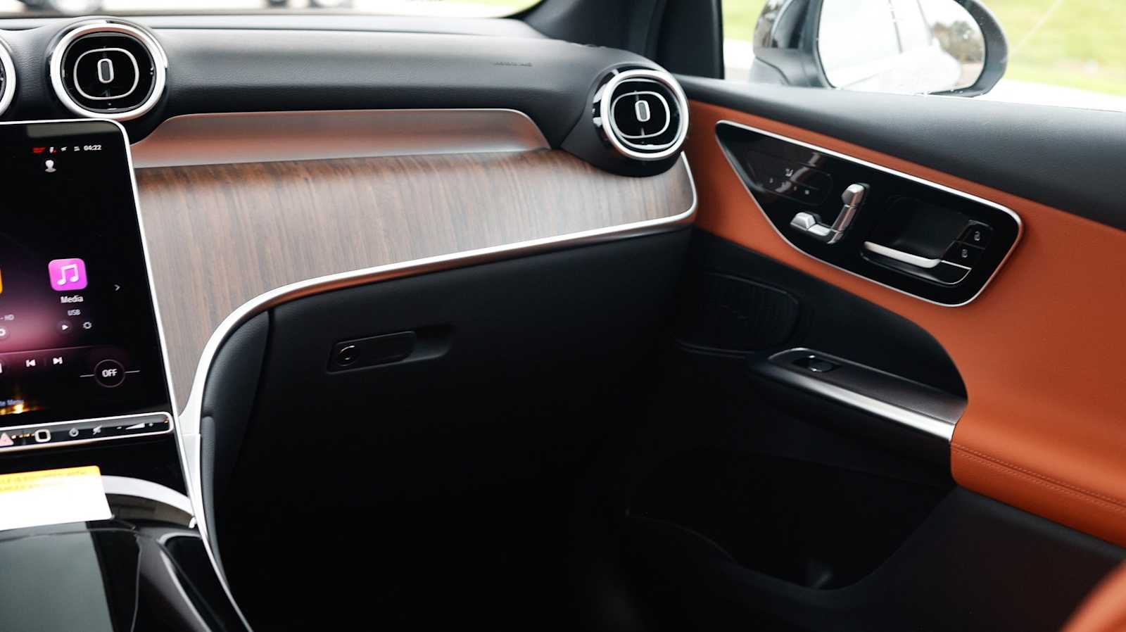 Thumbnail: 2026 Mercedes-Benz GLC - 34