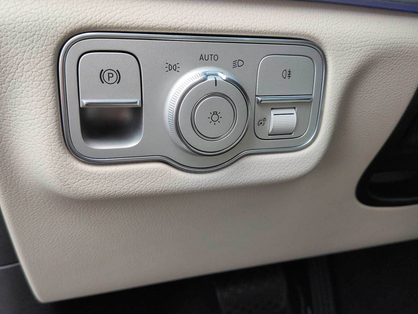 Thumbnail: 2026 Mercedes-Benz GLE - 18