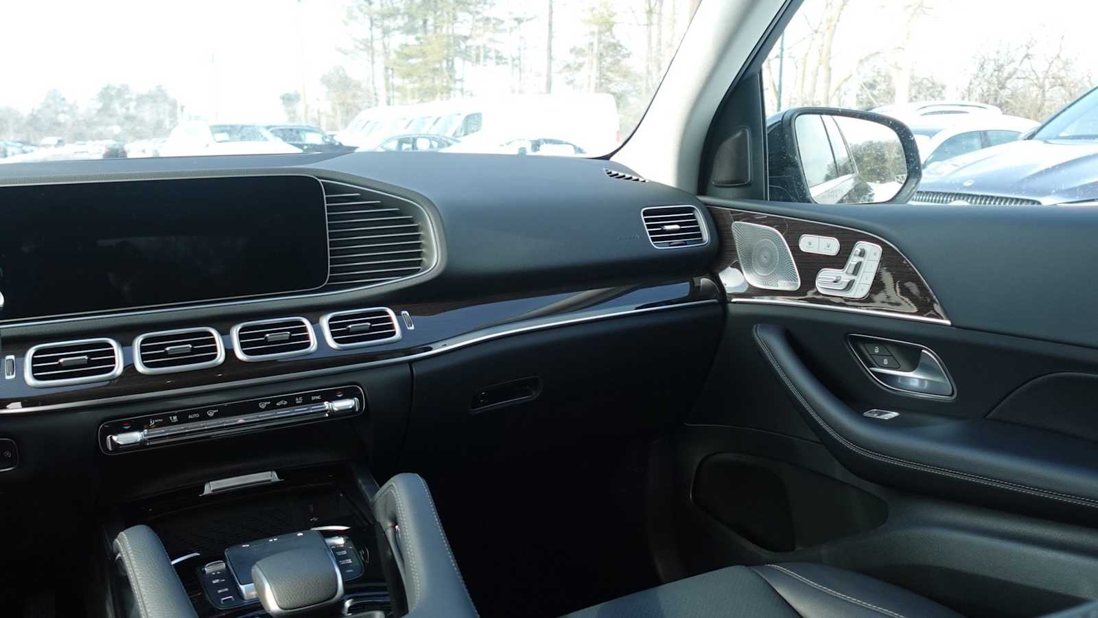 Thumbnail: 2026 Mercedes-Benz GLE - 26