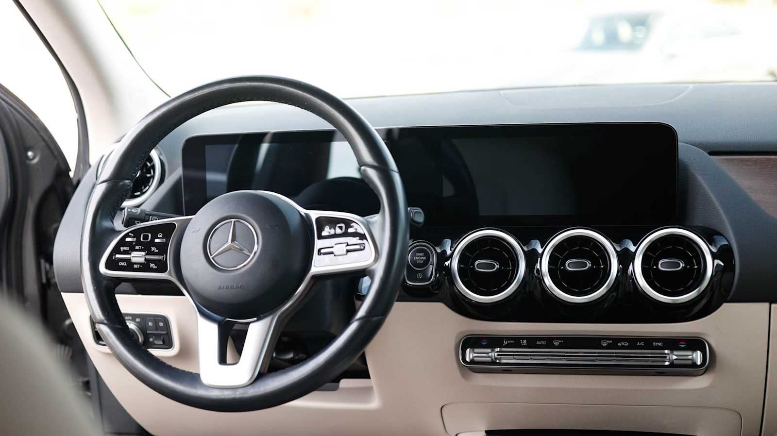 Thumbnail: 2022 Mercedes-Benz GLA - 18