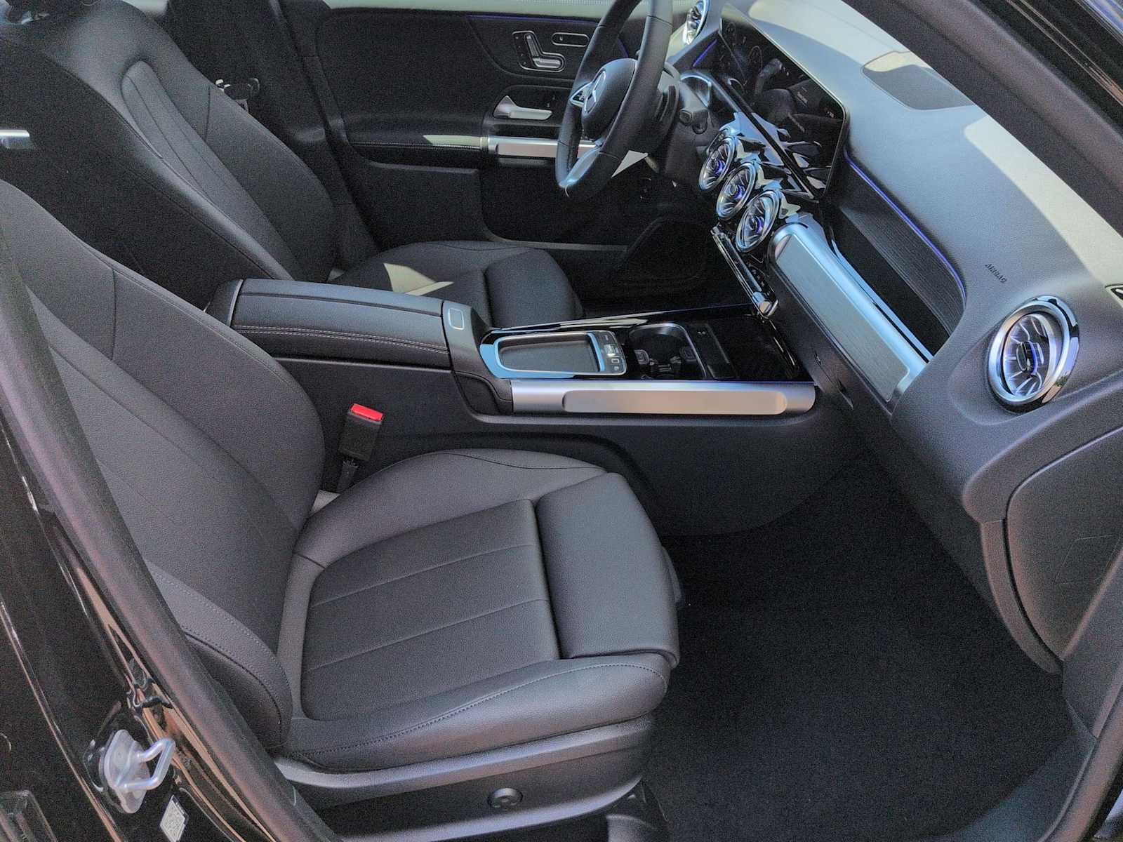 Thumbnail: 2026 Mercedes-Benz GLB - 24