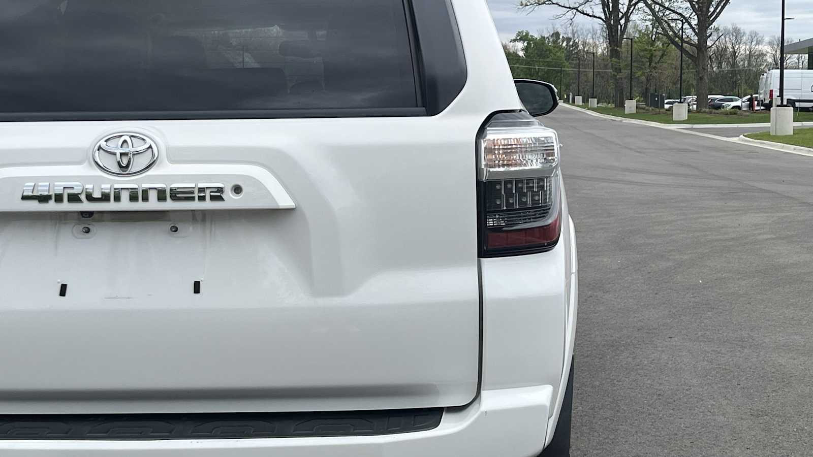 Thumbnail: 2015 Toyota 4Runner - 17