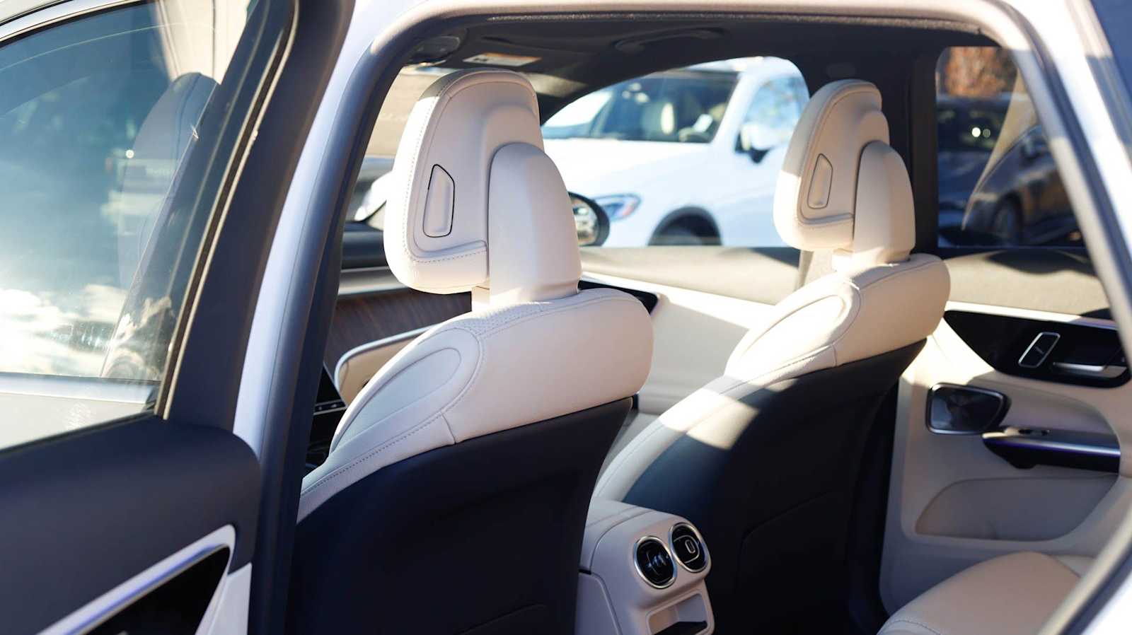 Thumbnail: 2026 Mercedes-Benz GLC - 19