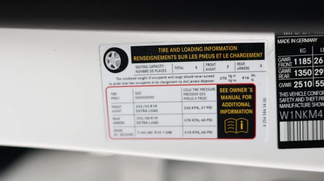 Thumbnail: 2025 Mercedes-Benz GLC - 36