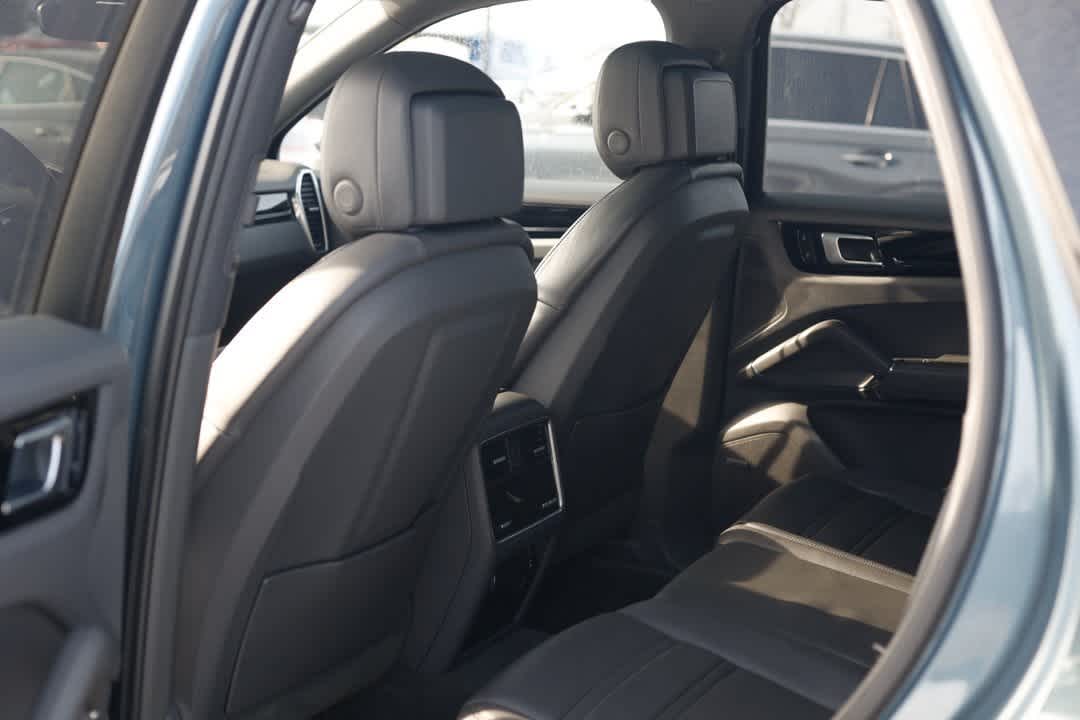 Thumbnail: 2020 Porsche Cayenne - 17