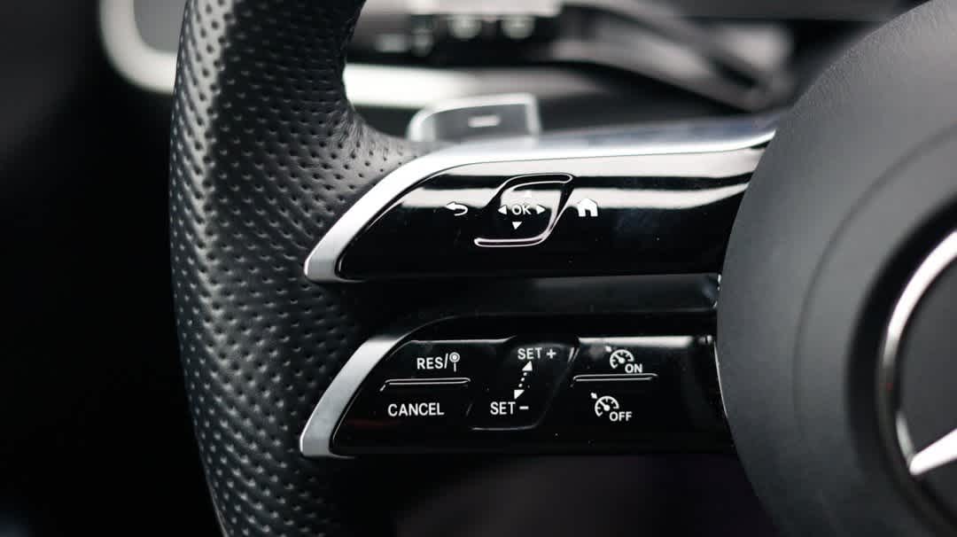 Thumbnail: 2025 Mercedes-Benz GLC - 25