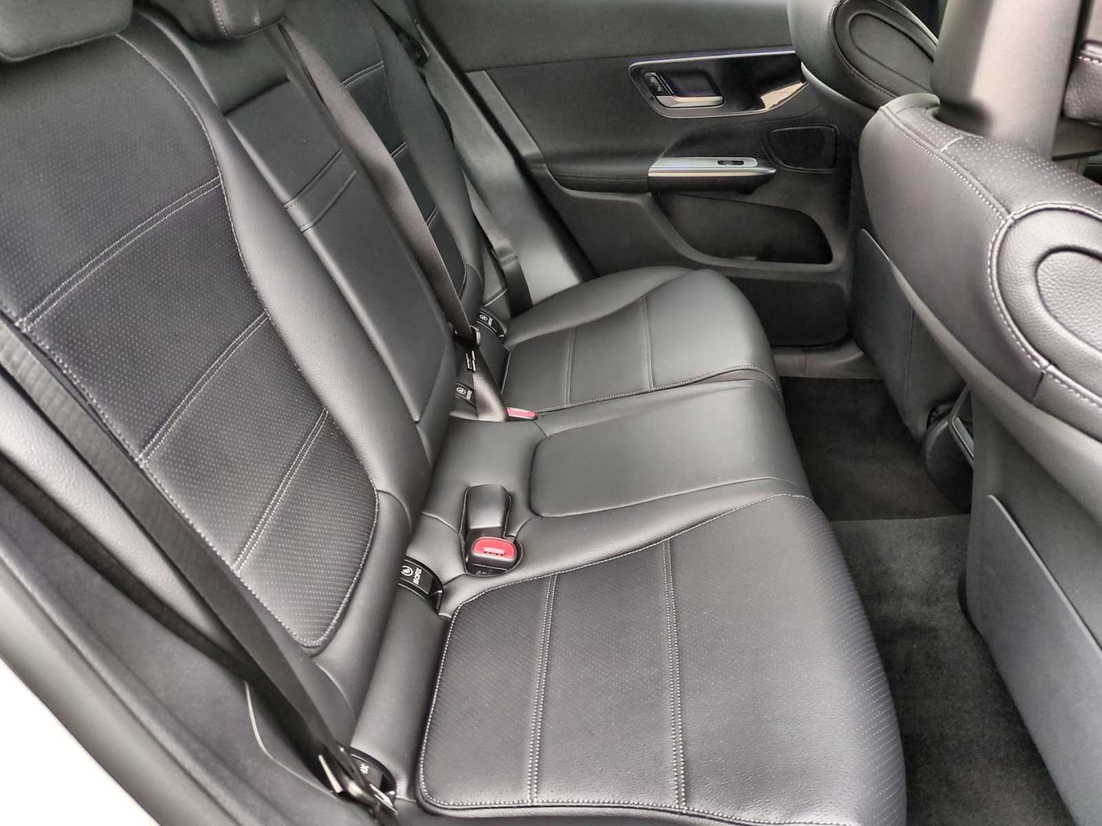 Thumbnail: 2025 Mercedes-Benz GLC - 21