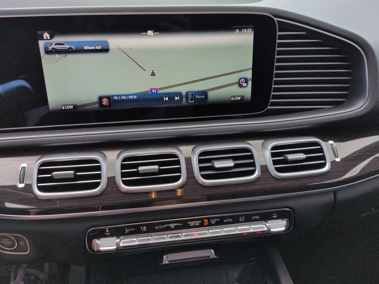 Thumbnail: 2025 Mercedes-Benz GLE - 30