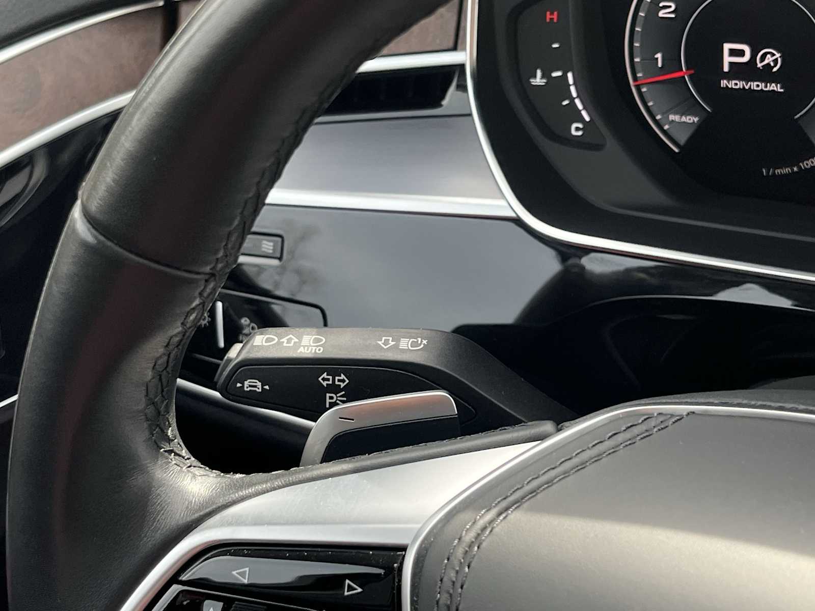 Thumbnail: 2023 Audi A8 - 40