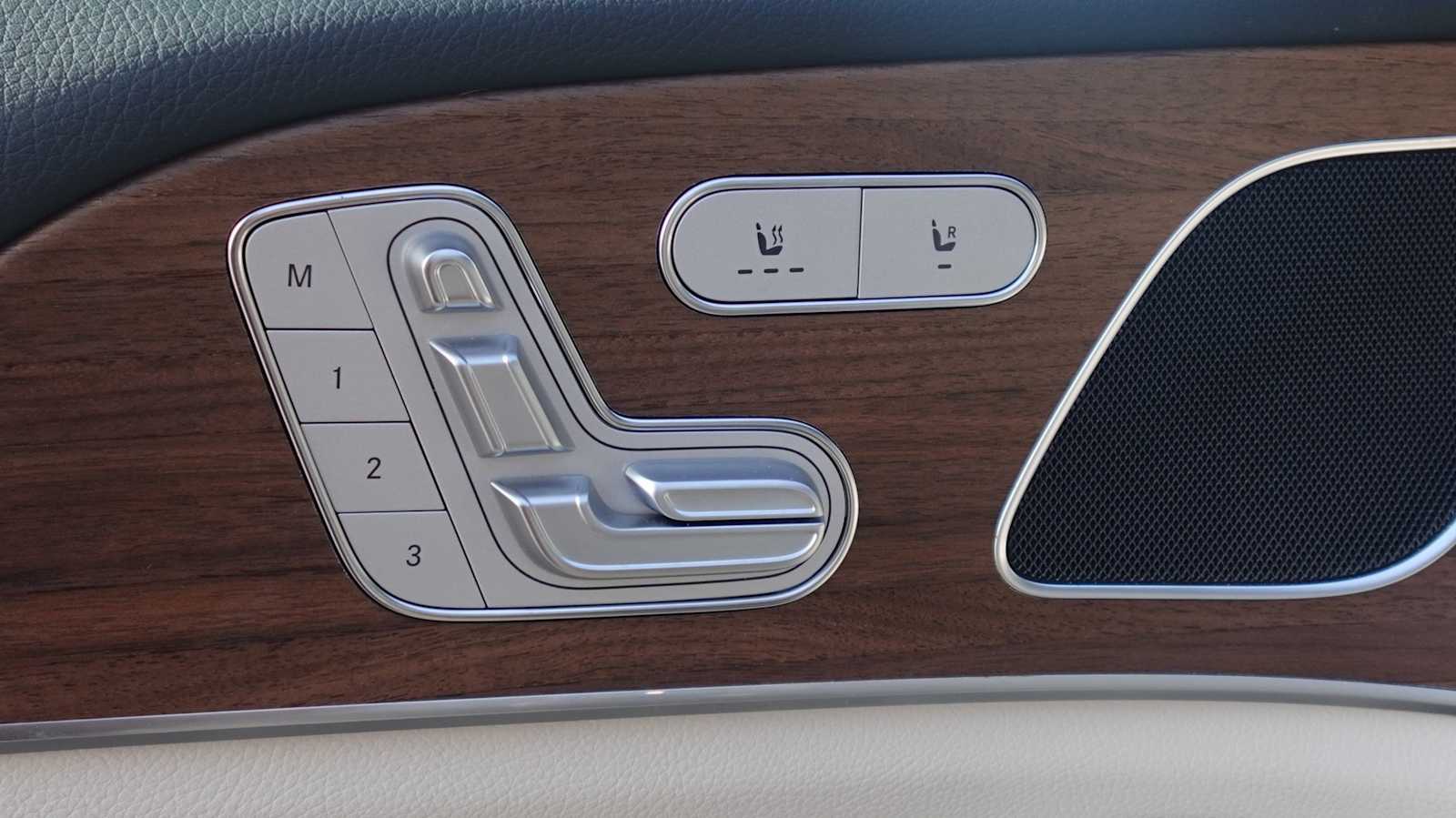 Thumbnail: 2026 Mercedes-Benz GLE - 24