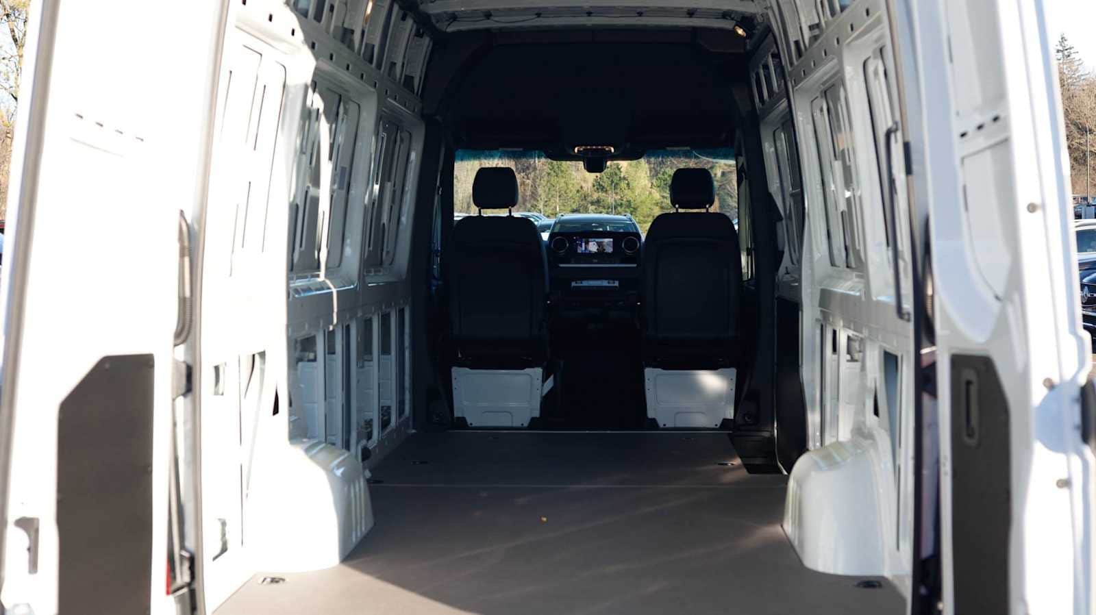 Thumbnail: 2026 Mercedes-Benz Sprinter - 16