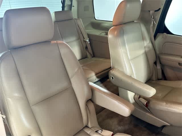 Thumbnail: 2011 Cadillac Escalade - 20