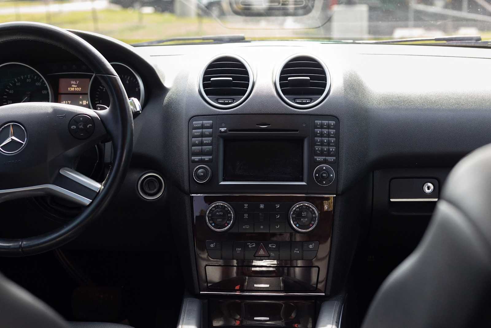 Thumbnail: 2010 Mercedes-Benz M-Class - 16