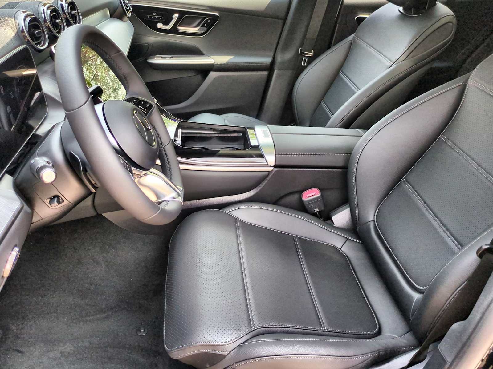 Thumbnail: 2025 Mercedes-Benz GLC - 17