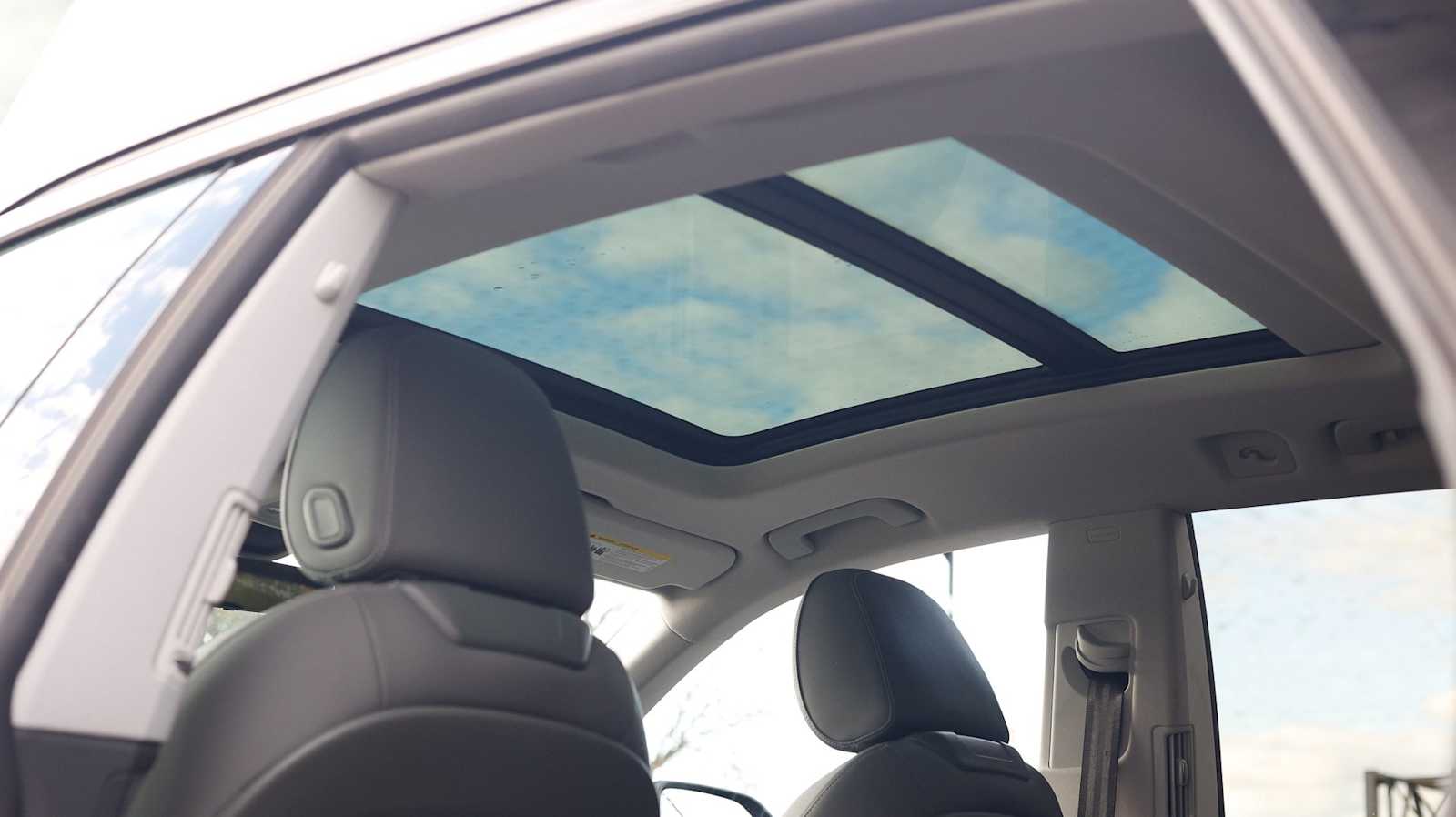 Thumbnail: 2023 Audi Q8 - 25