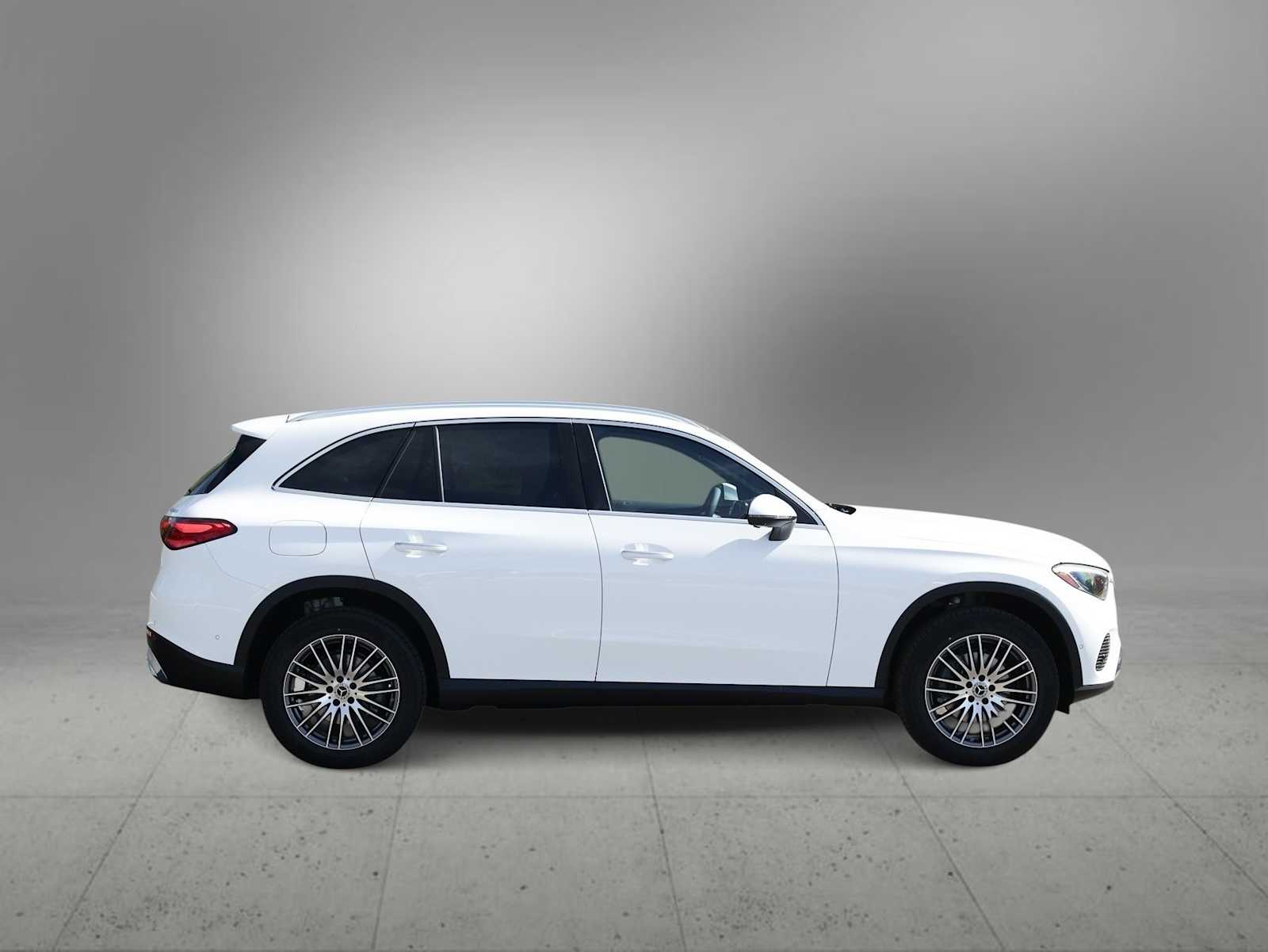 2026 Mercedes Benz GLC 300 4MATIC photo 4