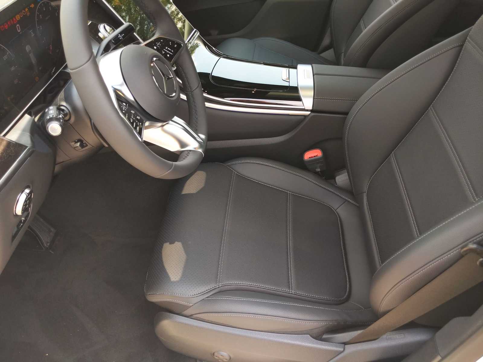 Thumbnail: 2025 Mercedes-Benz GLC - 17