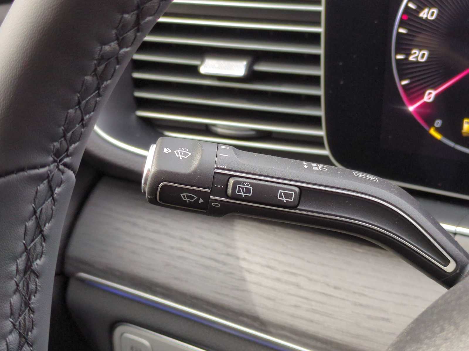 Thumbnail: 2025 Mercedes-Benz GLE - 28