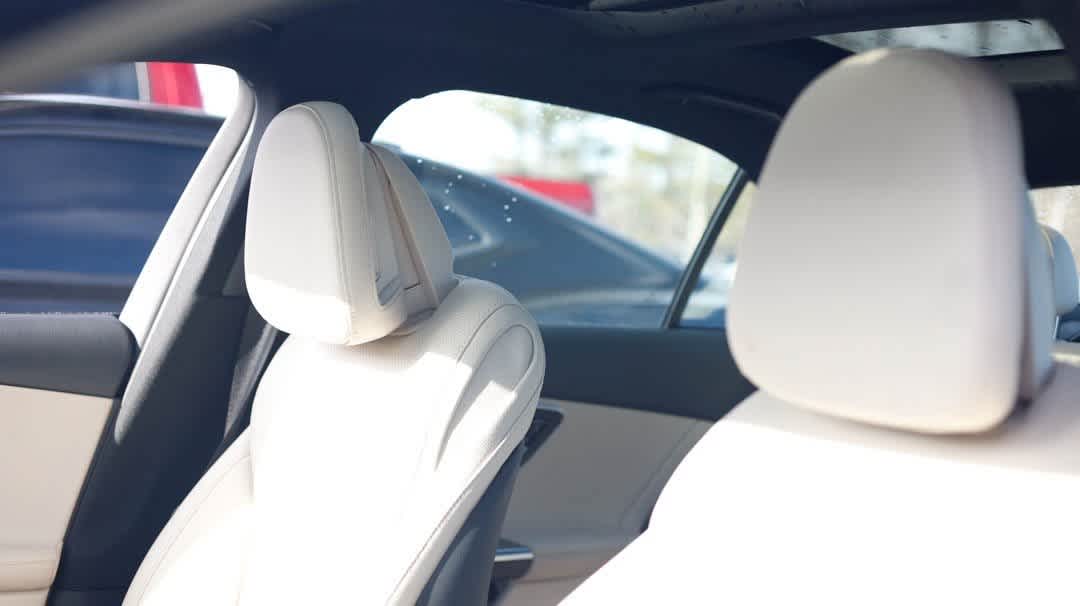 Thumbnail: 2025 Mercedes-Benz C-Class - 16