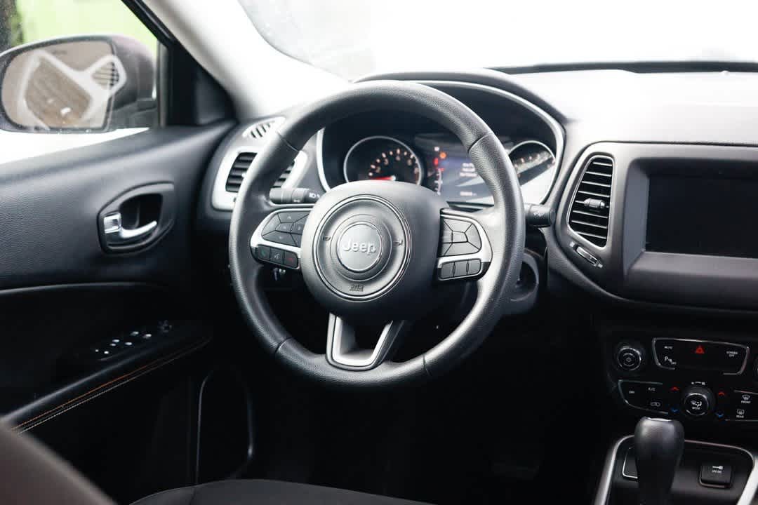 Thumbnail: 2018 Jeep Compass - 17